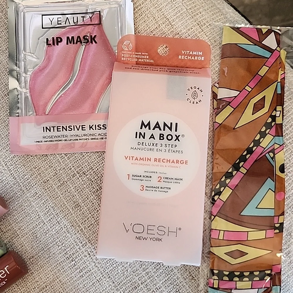 Colorful Beauty and Skincare Set - Picture 4 of 4